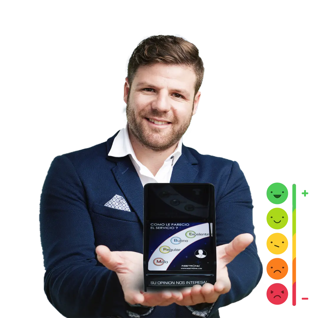 hombre-con-calificador-de-servicios-en-las-manos