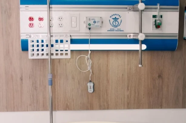 instalacion-de-sistema-de-llamado-de-enfermeros-medicaltech-ingetronik-6